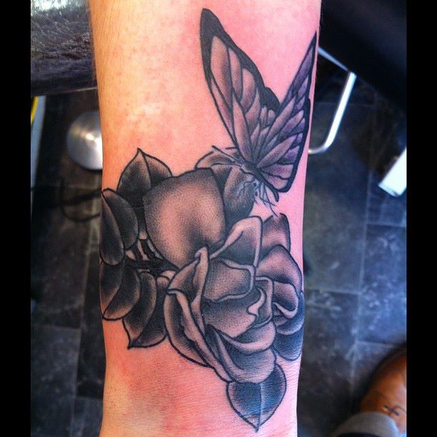 Posted in Tattoos with tags black and grey rose black and grey roses 